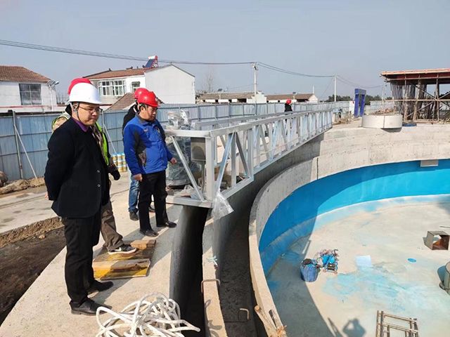 河南萬川環保設備公司領(ling)導(dao)到(dao)永城、濟南兩箇項(xiang)目視詧工作